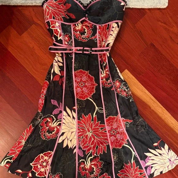 BEBE Y2K Strapless Floral Dress with Pink Trim - Picture 7 of 7